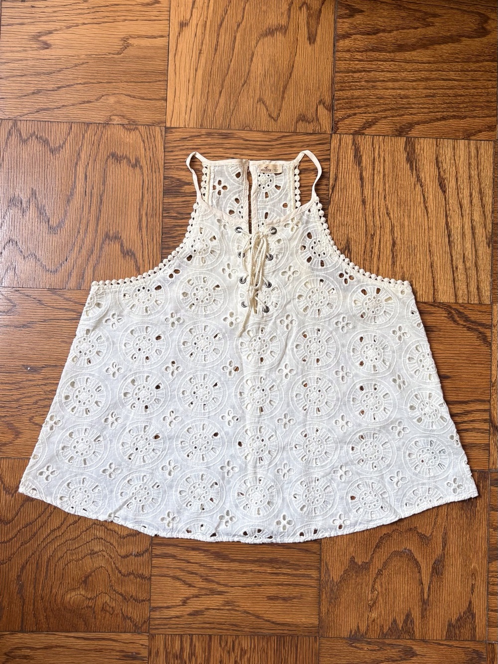 Hollister Ladies Eyelet Halter Tank Top in Cream 100% Cotton Size Small